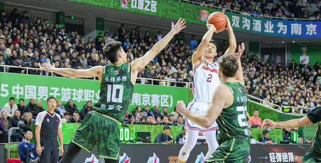 山西队在主场与广东男篮展开交锋