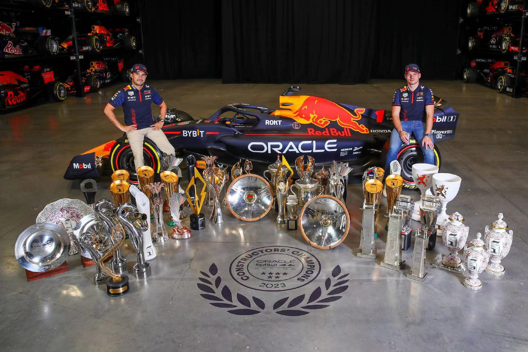 包含雷诺车队翻盘红牛二队，佩雷兹扛起全队的词条