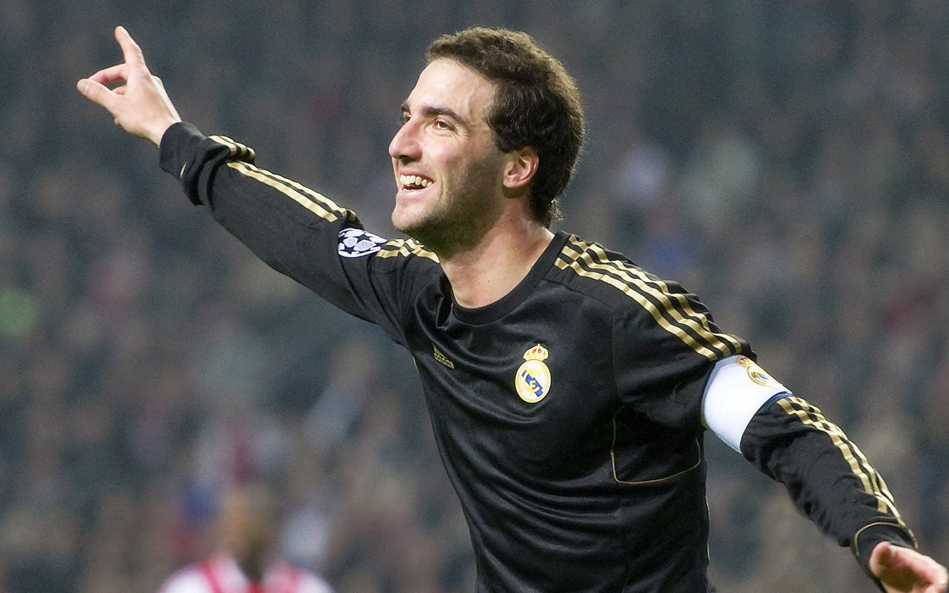 维尼修斯爆发引爆绿茵场，威尔士掀翻巴拉圭展现黑马本色