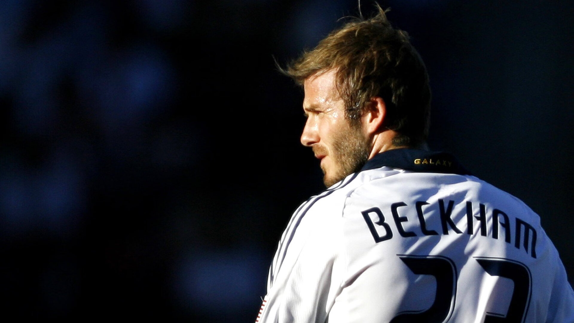 F1新赛季揭幕战之夜，皮克高光表现照亮巴林赛道